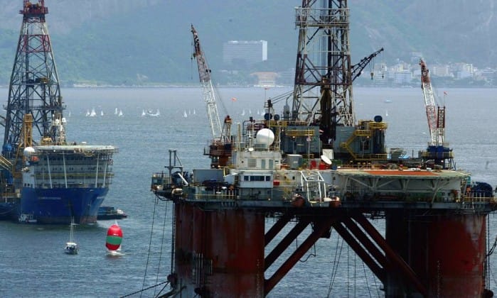 32 empresas estão em uma briga feroz neste exato momento no Hotel Windsor. O futuro do petróleo e gás brasileiro começa hoje.