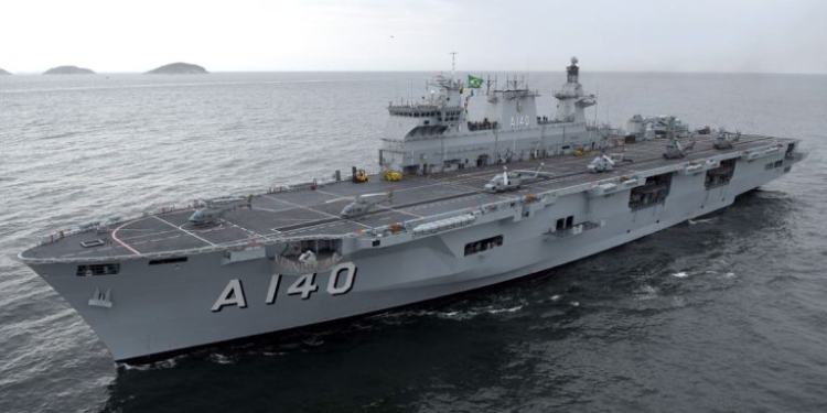 PHM Atlântico porta-helicópteros do Brasil