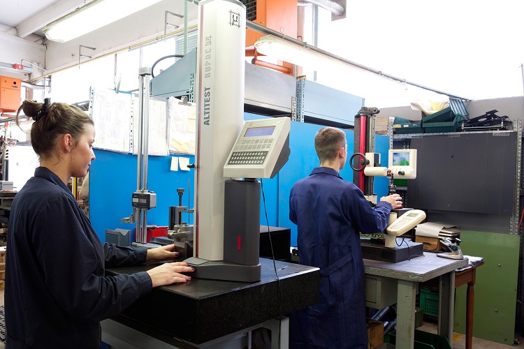 60 vagas de trabalho abertas para ajudante de produção