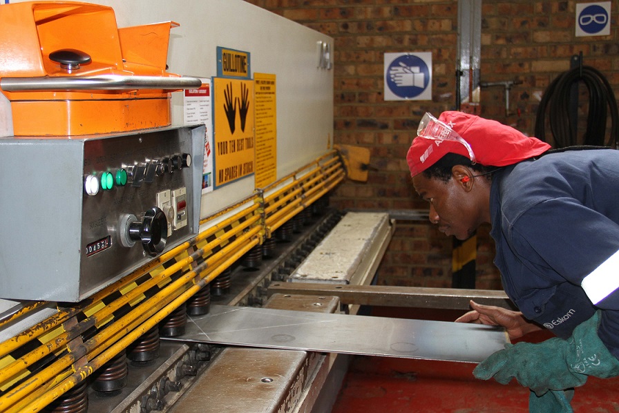 CMC inicia a semana contratando Caldeireiro Industrial