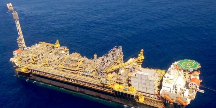 Plataforma P-69 em alto mar