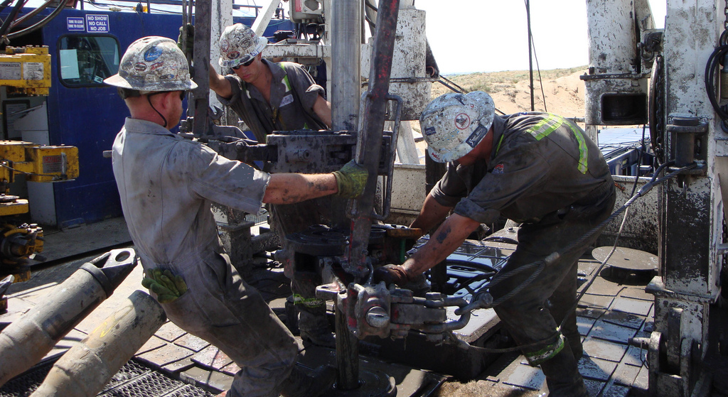 ANP estima perfuração de 818 poços em terra e 393 poços marítimos