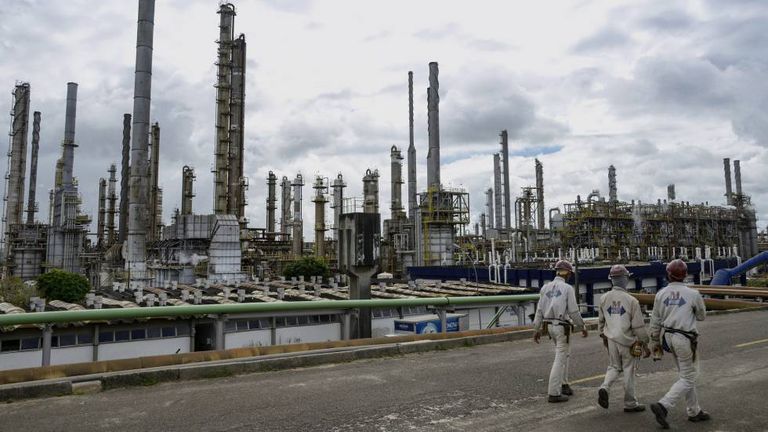 Petroquímica com vagas de emprego para técnicos em Química