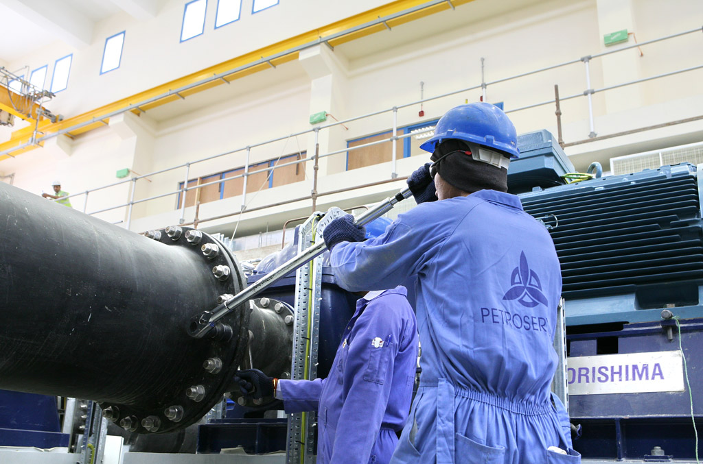 Petroserv acaba de anunciar vaga de emprego em Macaé para atividades offshore em escala 14 x 14