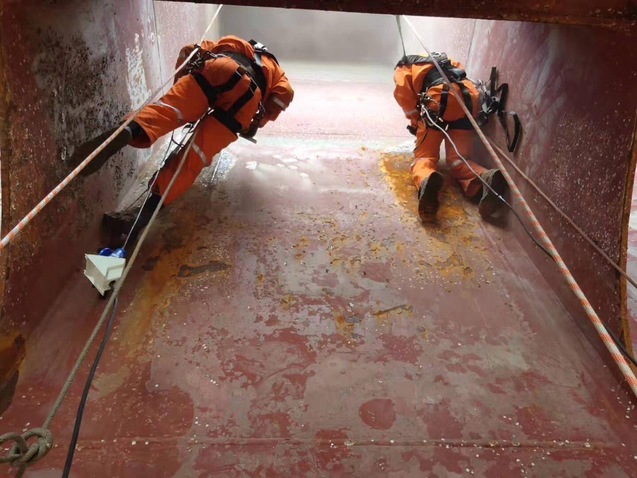 Muitas vagas de emprego em Macaé para profissionais de mecânica, elétrica e instrumentação