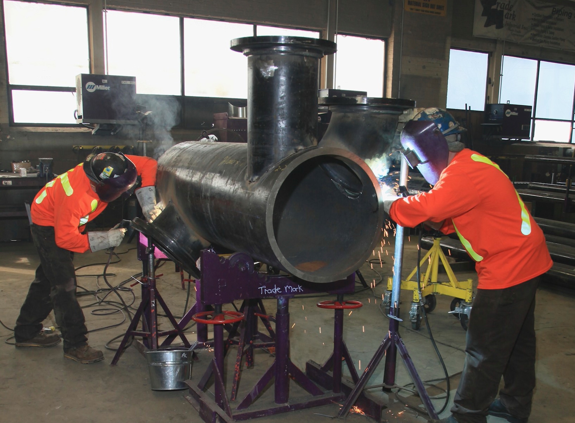 Vagas de emprego para soldador, caldeireiro, auxiliar de produção, engenheiro e mais neste dia, 8 de dezembro