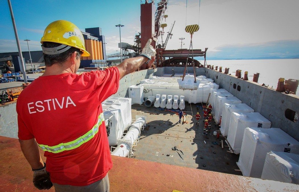 Porto de Itajaí conta com 49 vagas de emprego para ensino undamental; salários podem ultrapassar 6 mil reais!