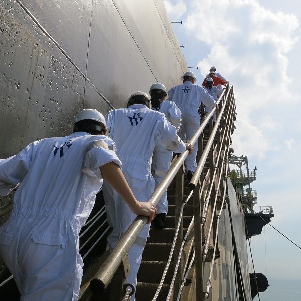 Emprego offshore para brasileiros com passaporte para trabalhar no exterior, anunciadas hoje por empresa marítima