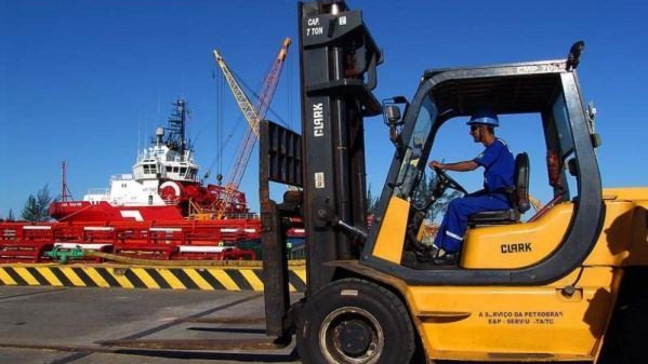 Vagas de emprego em indústria para Operador de Empilhadeira e de Máquinas hoje, 30 de março