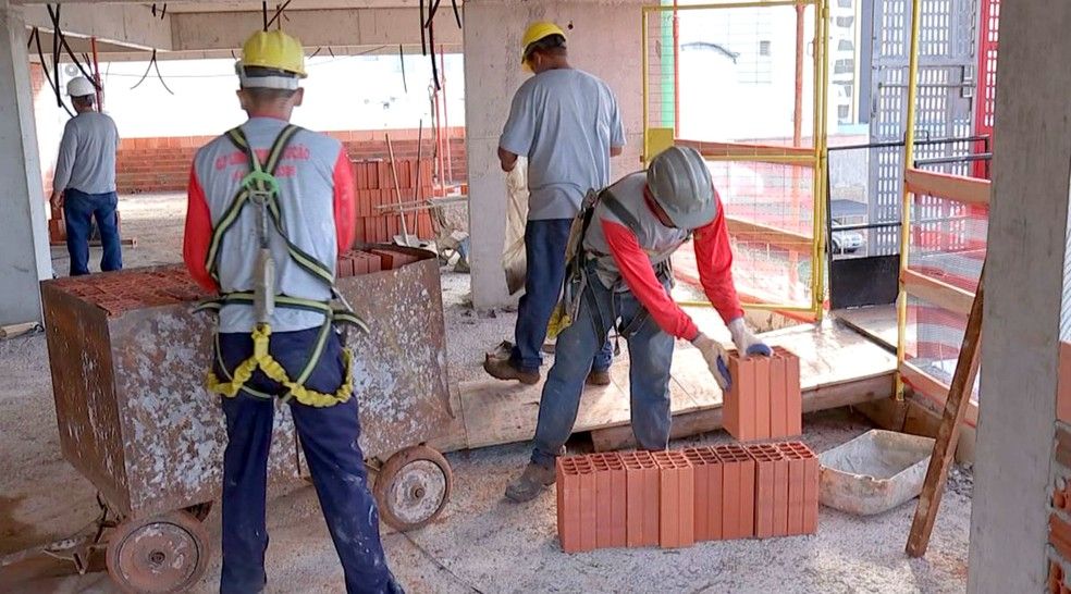 A semana encerra com vagas de emprego para trabalhar em obras de construção civil