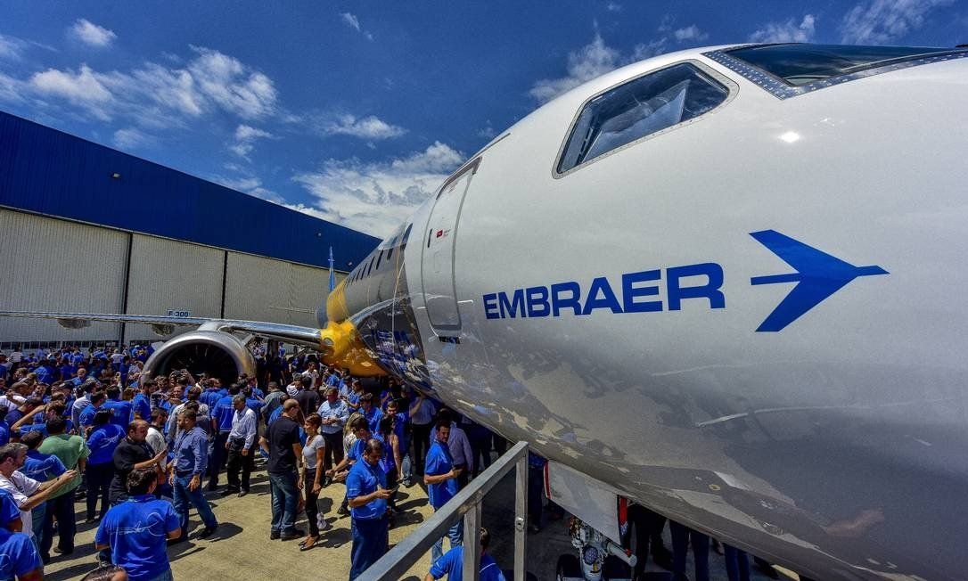 Boeing rompe contrato de 4,2 bilhões de dólares com Embraer e sindicato pede reestatização da empresa