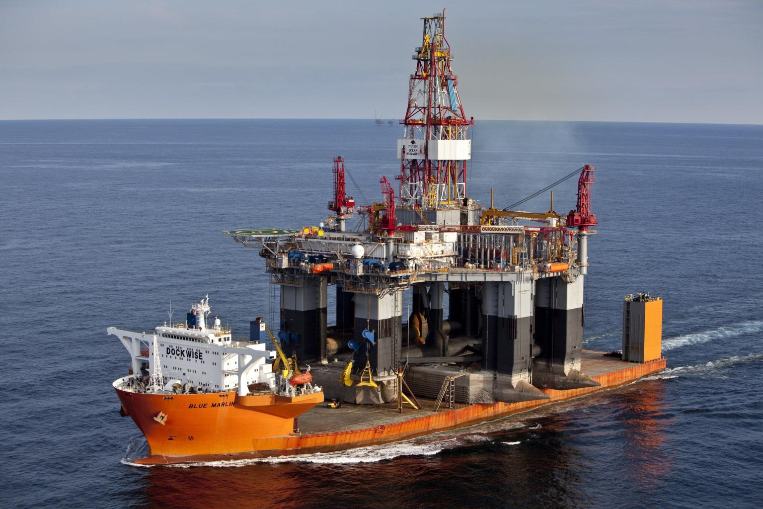 Ajudante, soldador, caldeireiro, eletricista, pintor, técnicos e mais profissionais convocados para cadastro de currículo