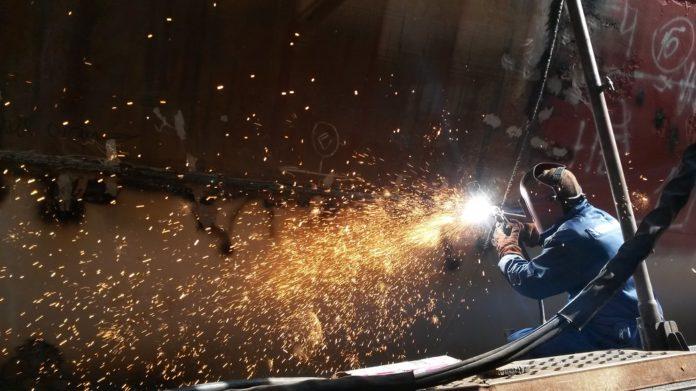 Soldadores são convocados para vagas de emprego em Itatiaia, no Rio de Janeiro