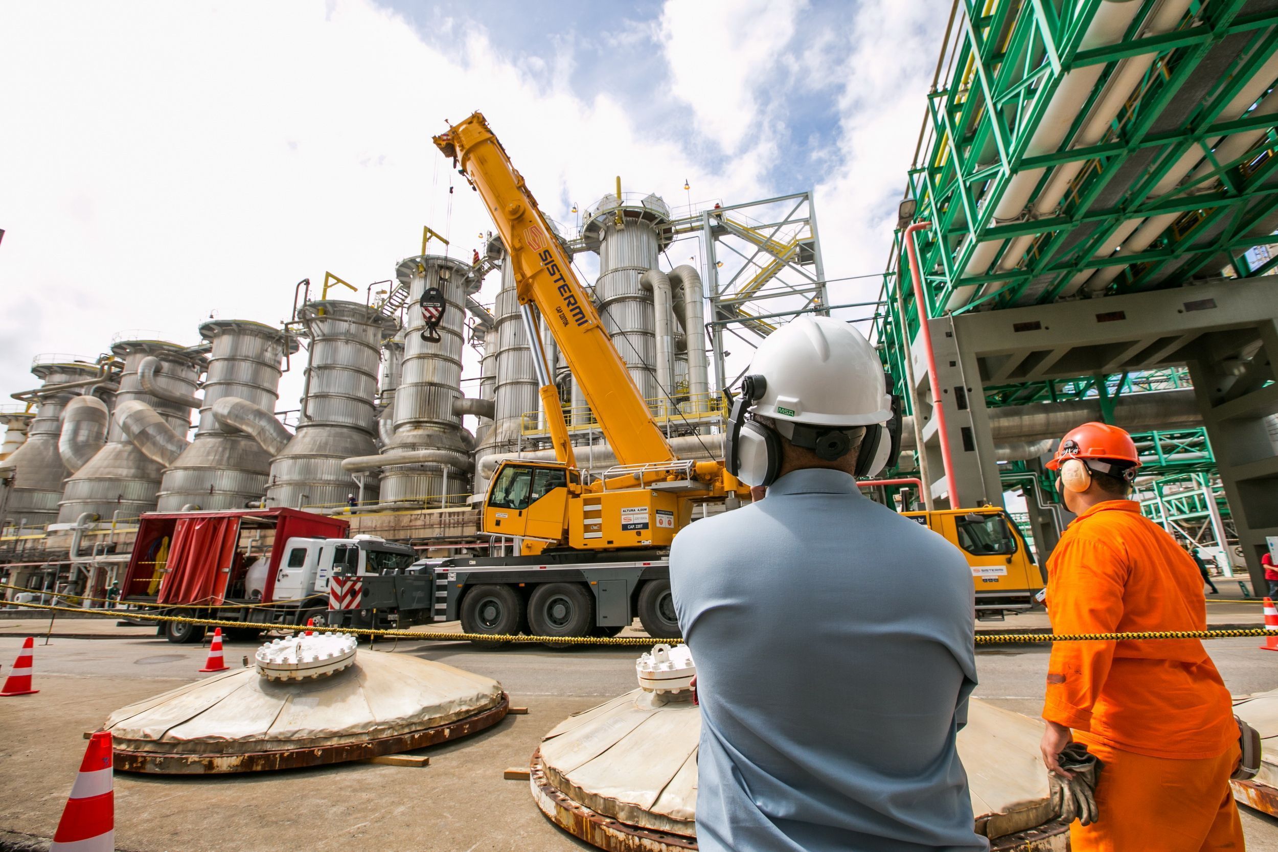 Iniciou ontem (17/07) recrutamento de profissionais para vagas de emprego de ensino fundamental, médio e superior para trabalhar em Mato Grosso, no Grupo Bom Jesus especializado no mercado do agronegócio