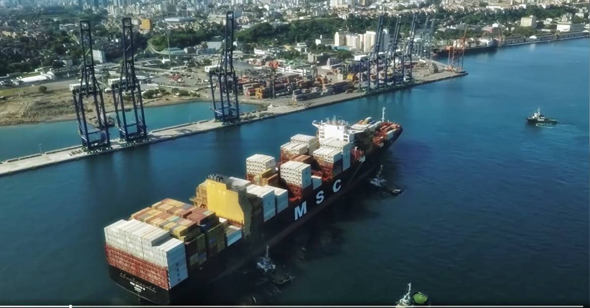 Navio porta-contêiner da maior classe disponível na América do Sul, chega ao porto Tecon Salvador