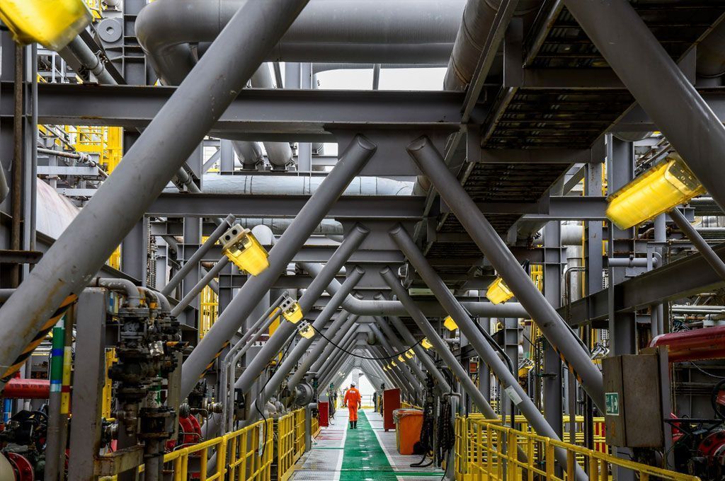 Prestadora de serviços de perfuração inicia recrutamento para vagas de emprego em contratos offshore em Rio das Ostras; regime de embarque 14 x 14