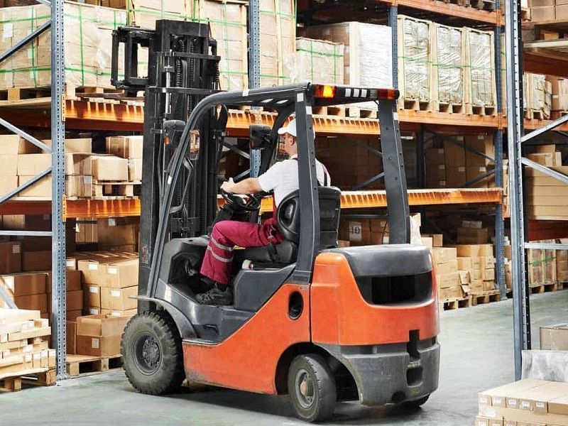 Técnico eletrônico, operador de empilhadeira, mecânico, eletricista de manutenção e mais vagas de emprego abertas neste dia 17