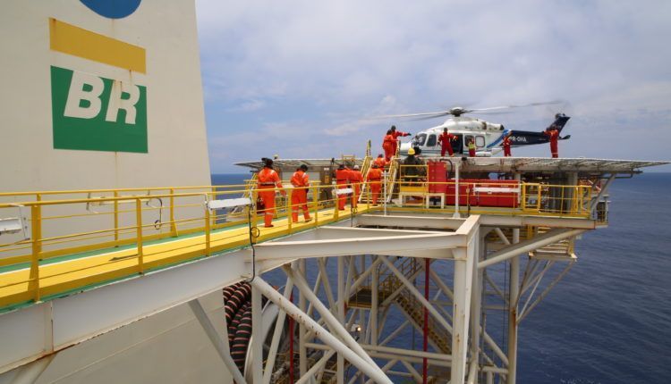 Petrobras aumenta efetivo offshore da P-12 para acelerar entrega da unidade vendida e gera surto de coronavírus na plataforma, alerta petroleiros do NF