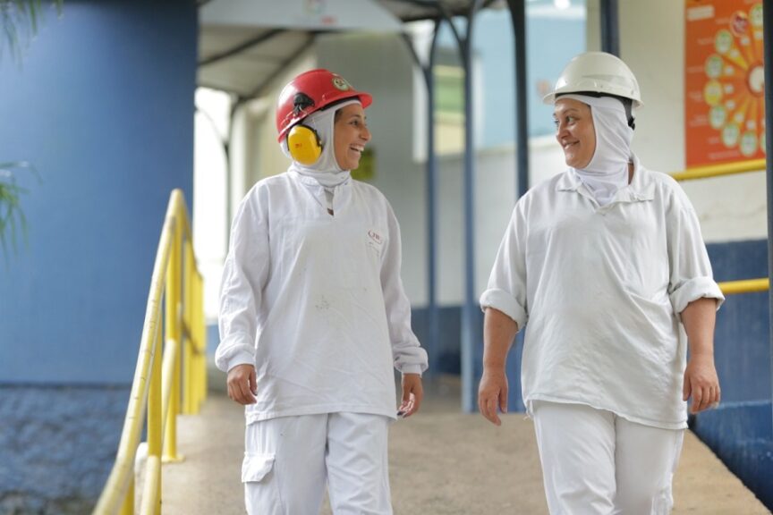 Candidatos sem experiência maiores de 18 anos são convocados para vagas de emprego na maior processadora de carne no mundo, a JBS. Entrevista sexta-feira (28/08)