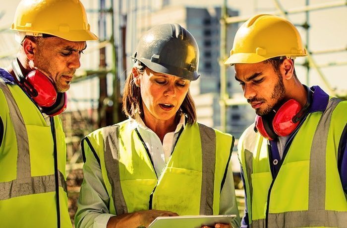 Macaé conta com vagas de emprego para técnicos e engenheiros abertas pelo grupo brasileiro presente no mercado de petróleo e marítimo Sotreq