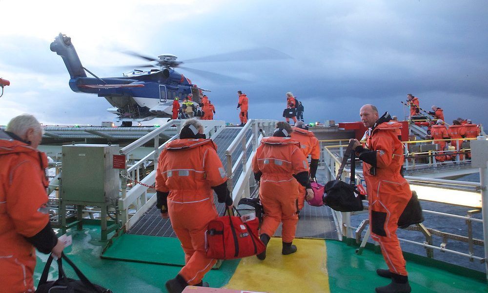 Petrobras hiberna plataforma de petróleo na Bacia de Santos para reduzir gastos e transfere petroleiros