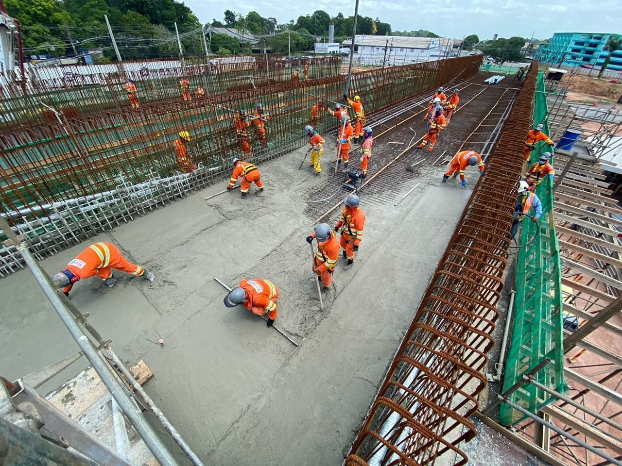Referência no setor da construção civil, a construtora Concremat está com vagas de emprego abertas para técnicos, ajudante, engenheiros e mais