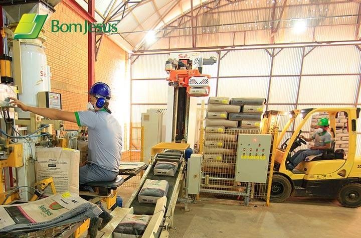 Processo seletivo para vagas de ensino médio e superior por empresa atuante no mercado do agronegócio no Mato Grosso; inscrições até 25/09