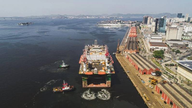 Petrobras contrata duas plataformas semi-submersíveis para manutenção e suporte no pré-sal