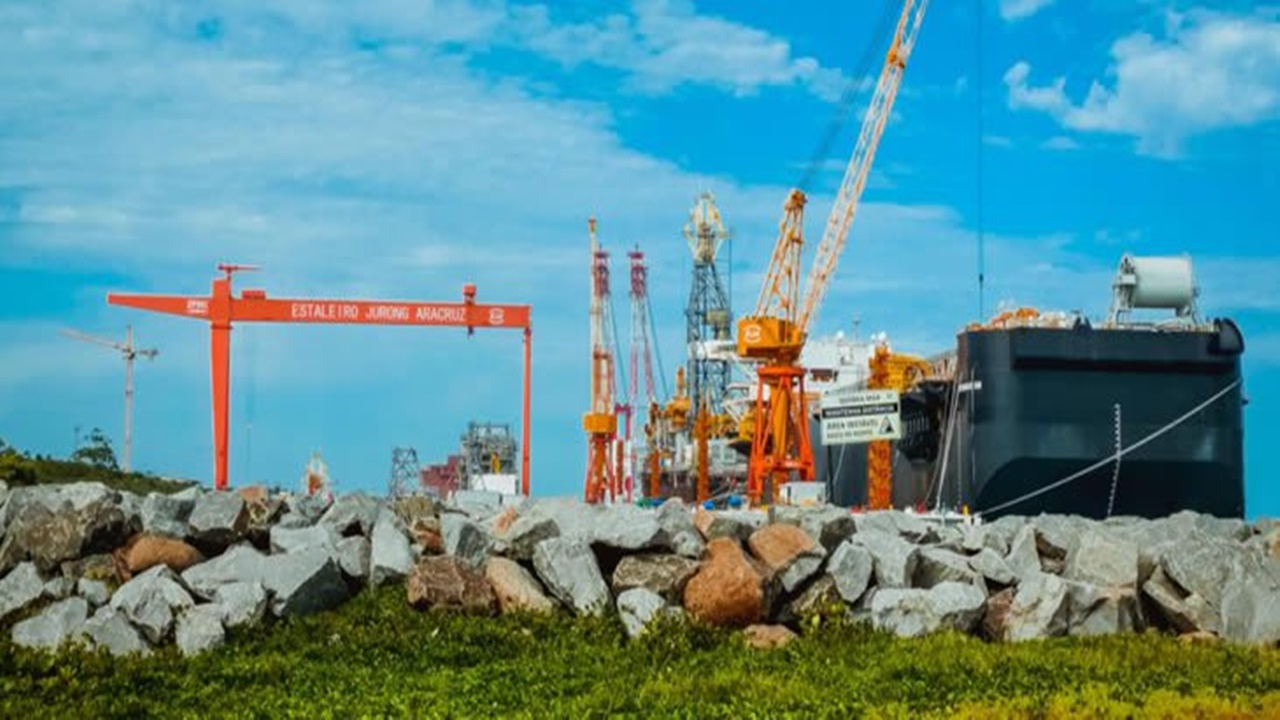 Estaleiro de construção naval Jurong Aracruz, no ES, inicia vagas de emprego para técnicos e engenheiros com experiência em projetos FPSO