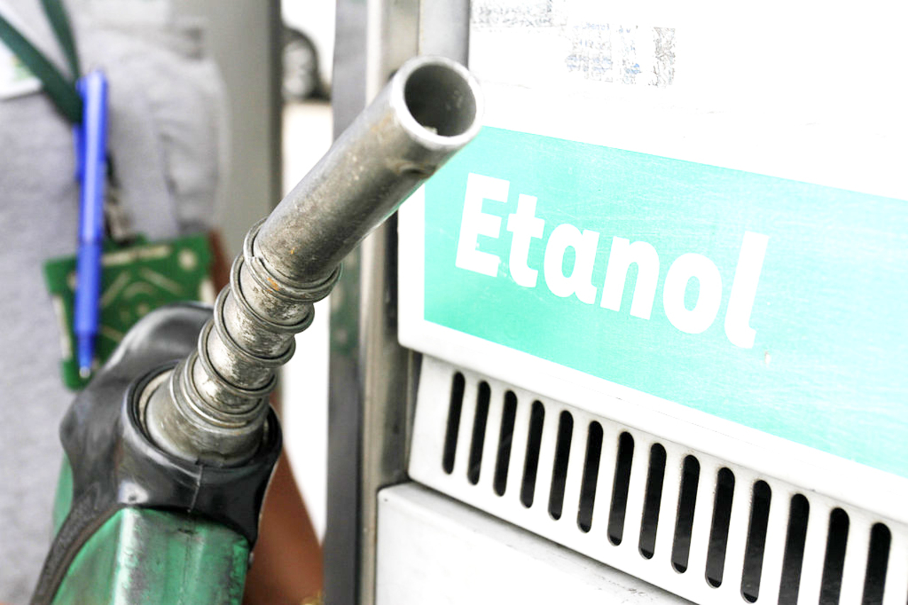 Etanol - carros elétricos - Raízen