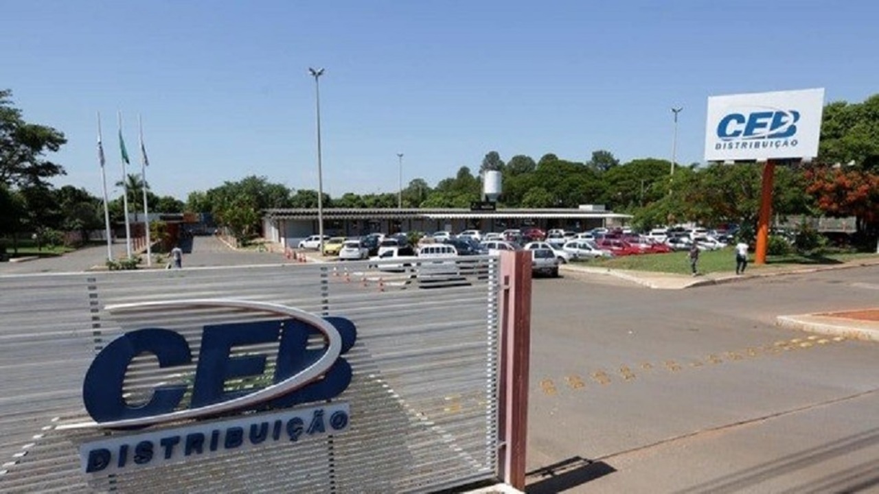 PRIVATIZAÇÃO - CEB - STF - LEILÃO