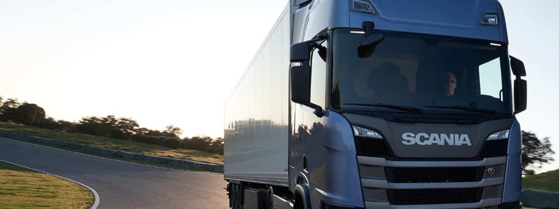 Caminhão - energia solar - Scania