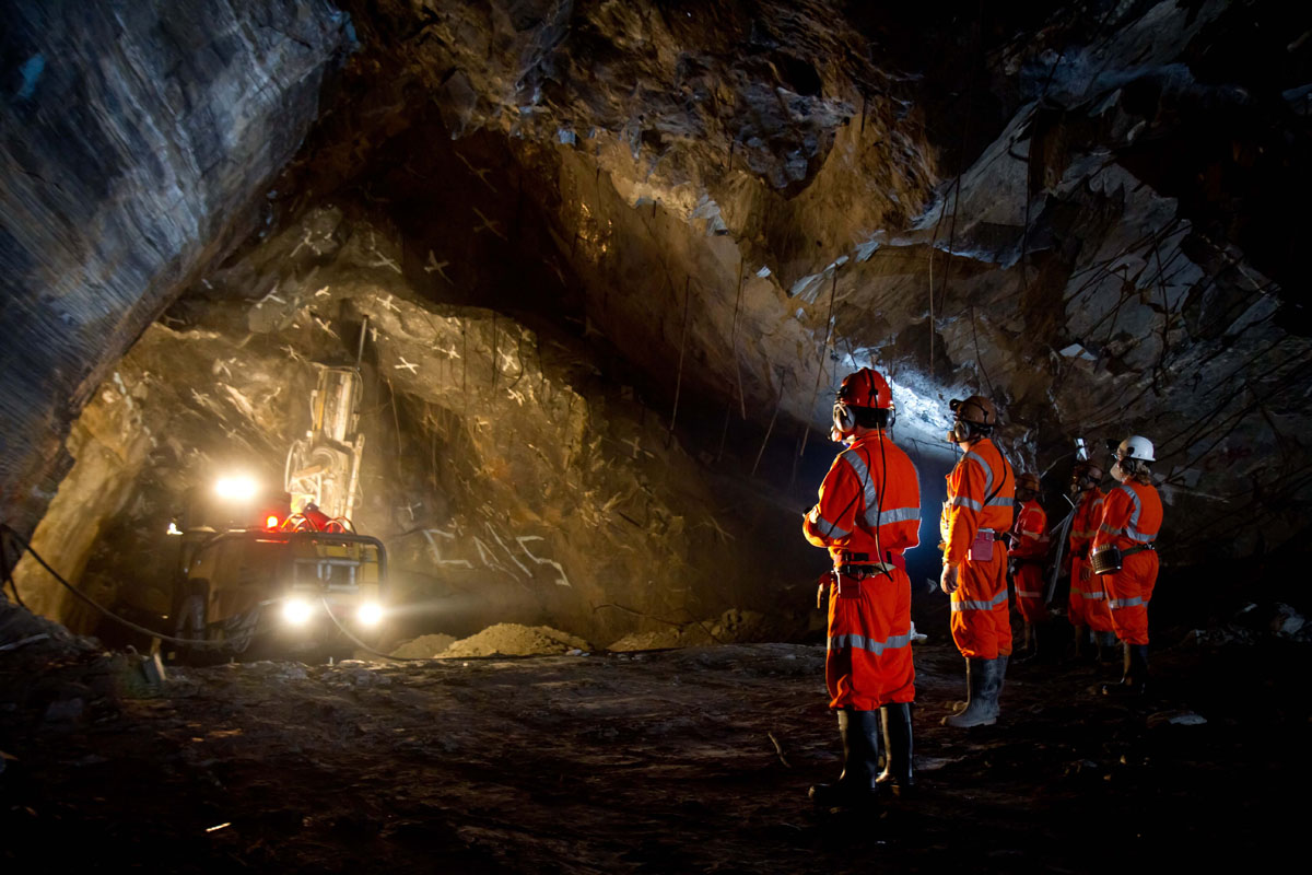 Ouro, Goiás, Minas Gerais, emprego