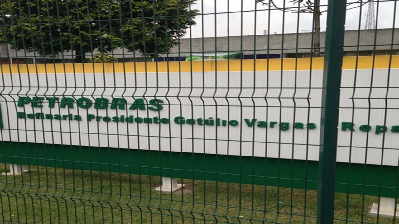 Repar - refinaria - greve - petroleiros - covid-19