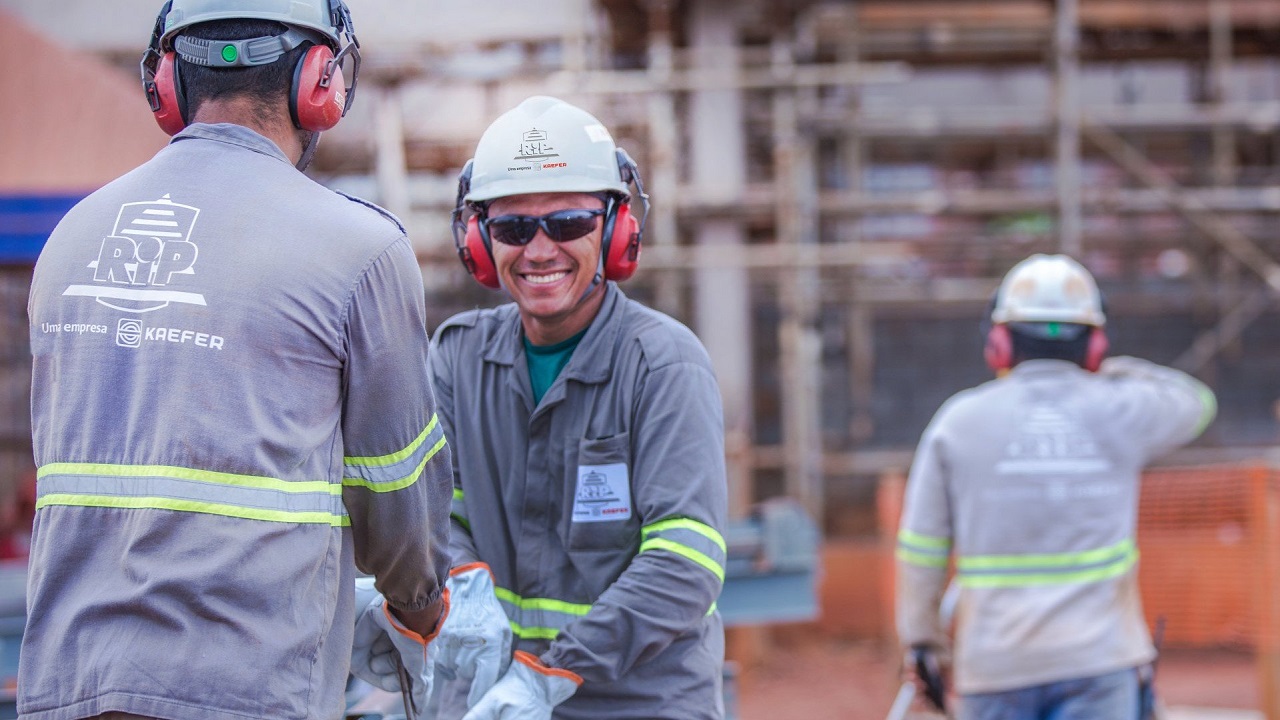 vagas de emprego - ensino fundamental - MG - eletricista - técnico em segurança do trabalho