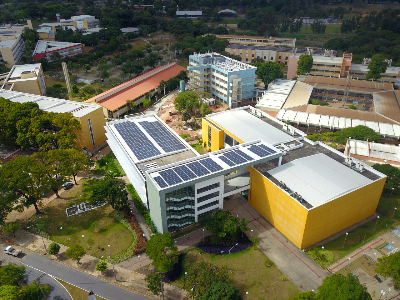 planta solar UFMG - UFV - energía solar