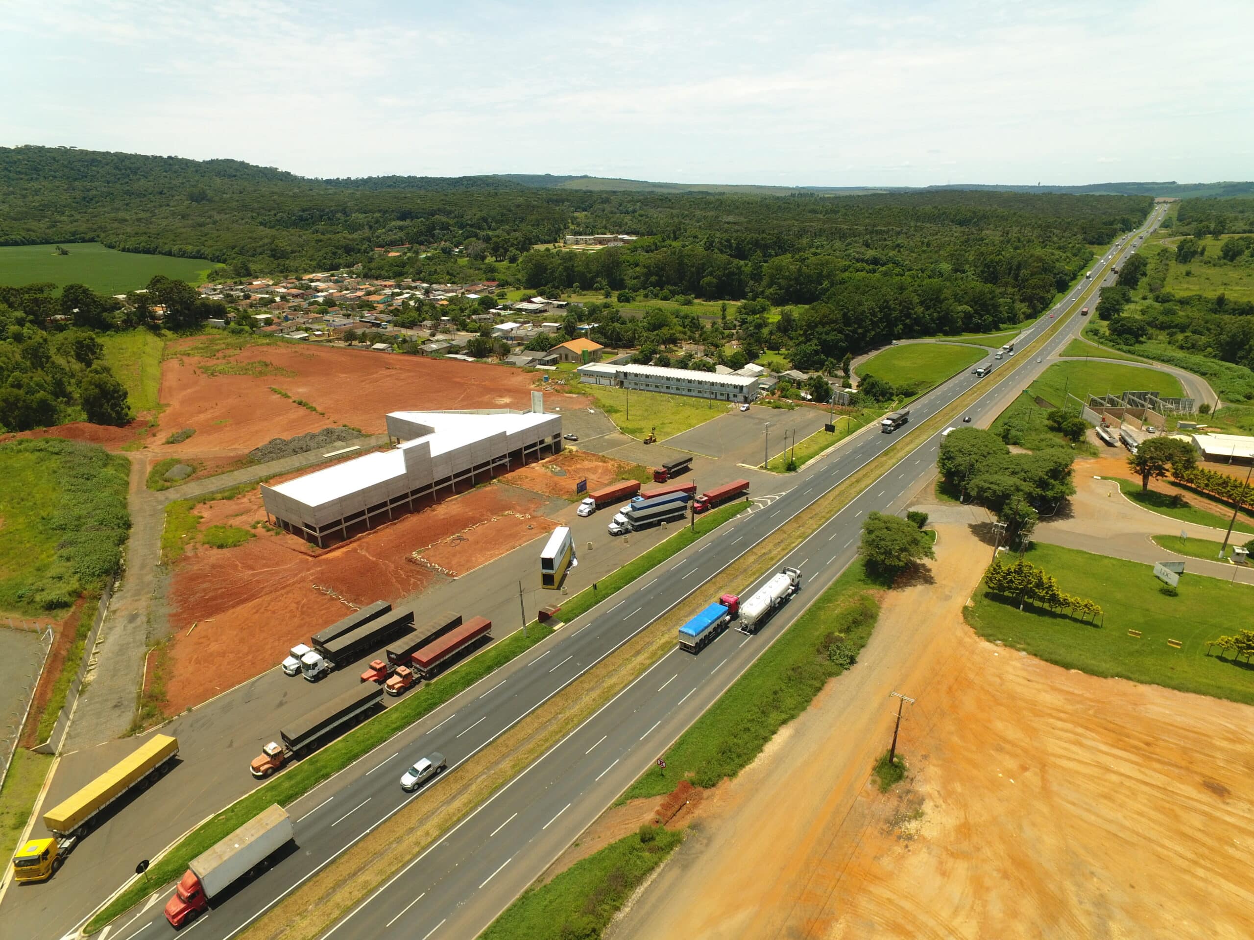 combustíveis - caminhoneiros - posto - preço - pneu - lona - caminhão - carro - moto