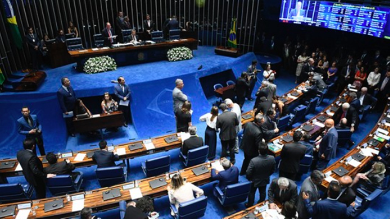 senado - câmara - deputados - salário - engenheiro - arquiteto - vagas - emprego - trabalhador - brasil - Lei nº 4.950 - crea - crt -