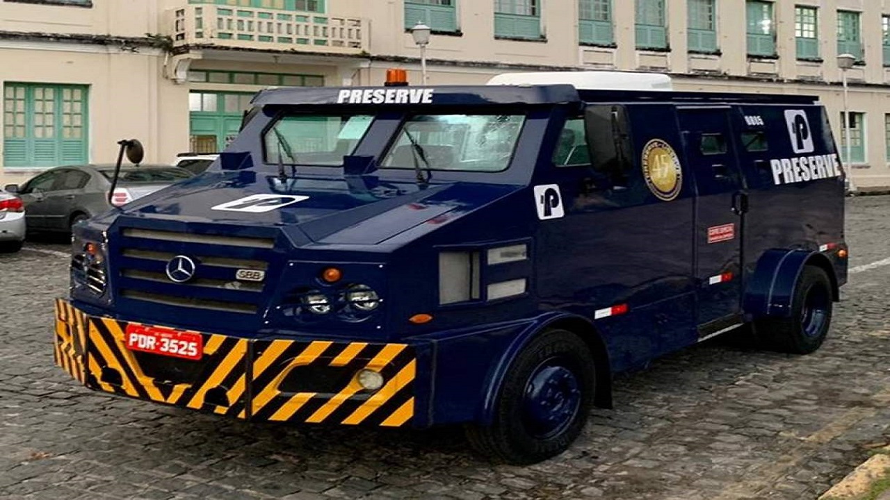 Carro Forte - energia solar fotovoltaica - carro elétrico - Mercedes-Benz-