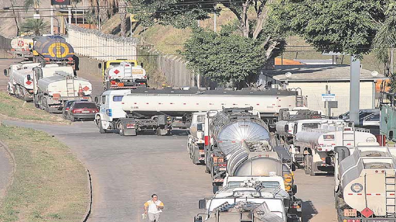tanqueiros - MG - petróleo - combustíveis ICMS - diesel