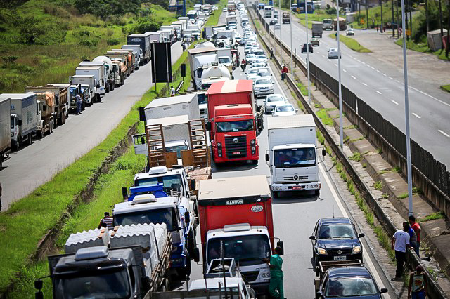 Caminhoneiros são impedidos de fazer greve: entenda liminar da justiça