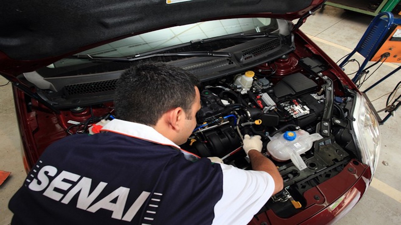 Senai - mecânico - volkswagen - Bosch - carros elétricos - motores a combustão - híbridos - vagas