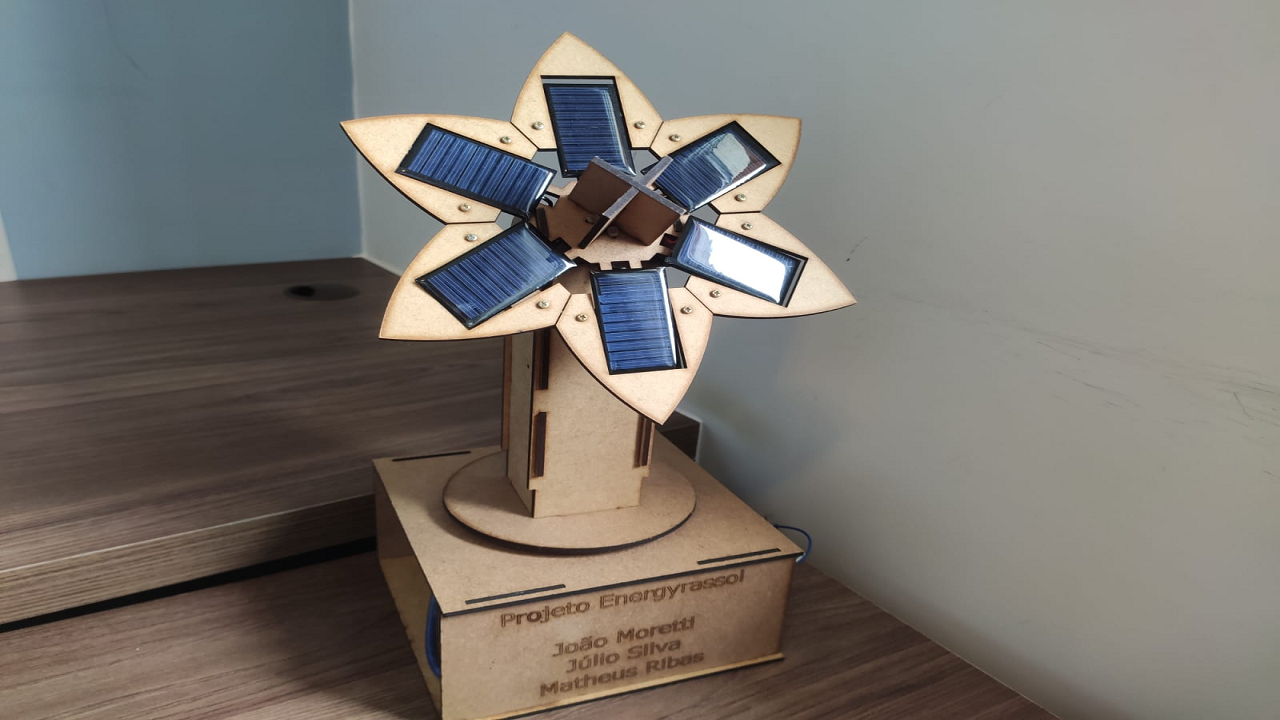 ETEC - campinas - SP - energia solar - placas fotovoltaicas - girassóis