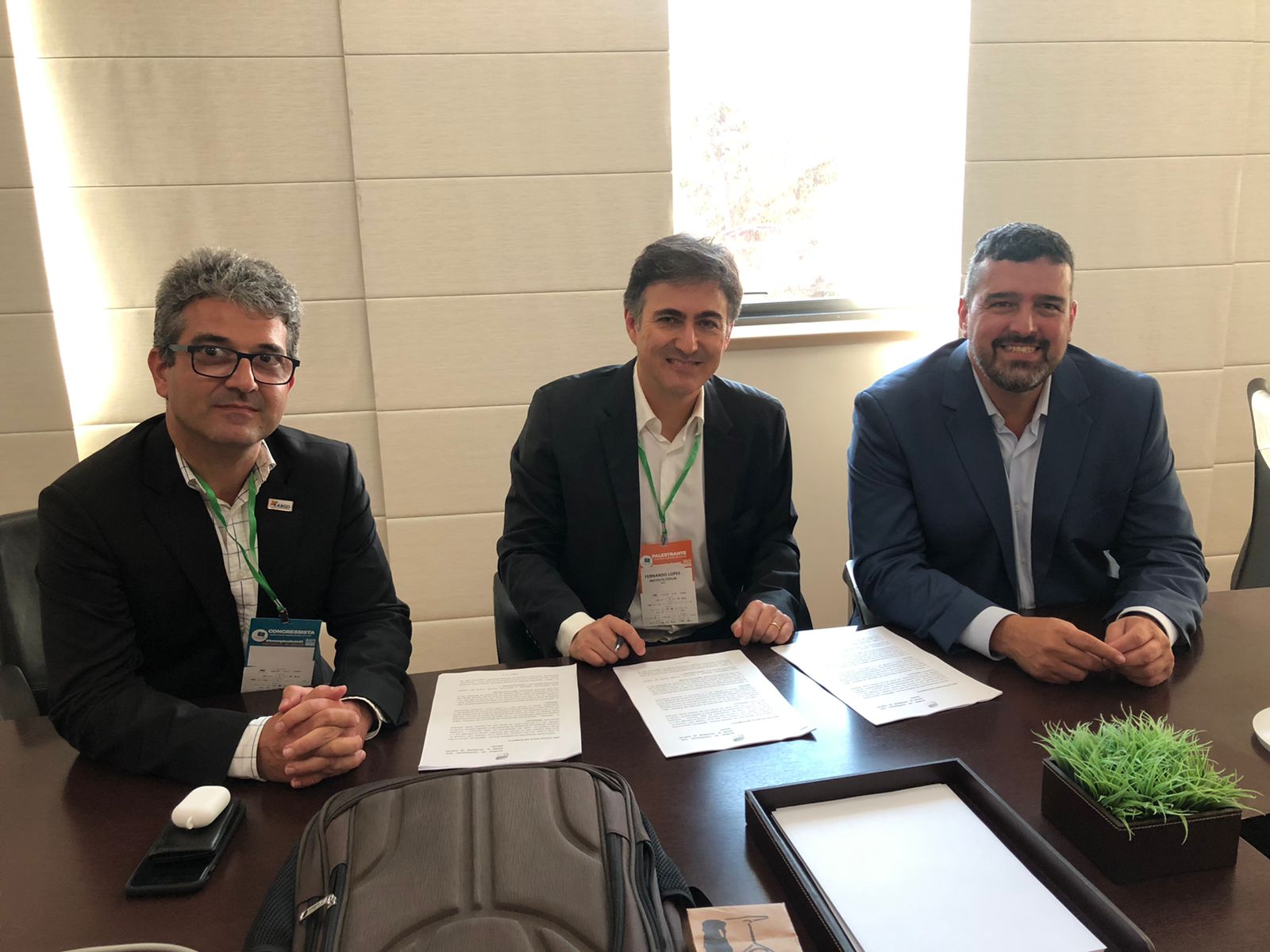 Representantes da Associação Brasileira de Geração Distribuída. Da esquerda para a direita Guilherme Crispim, Fernando Torres e Carlos Café