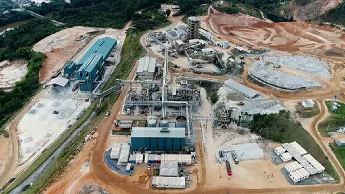 Projeto da AMG Mineração com investimento de R$ 1,2 bilhões expandirá plantas de mineração já existentes no estado e contará com nova estrutura para a exploração de lítio, visando ampliar fortemente a produção do minério em Minas Gerais