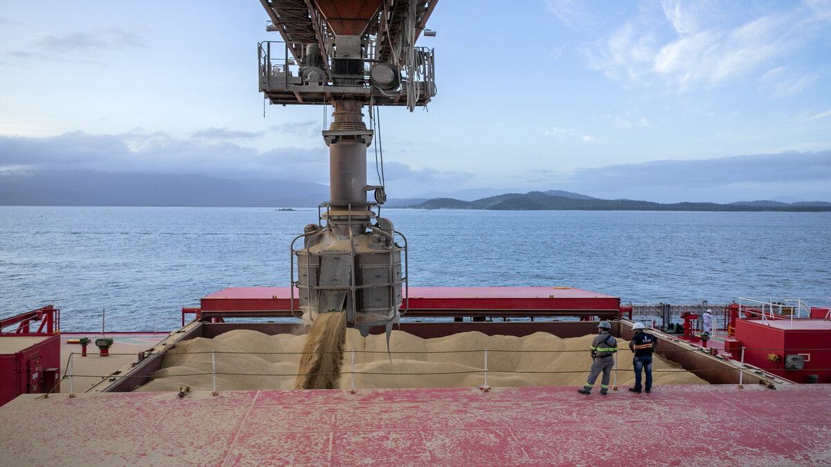 O primeiro quadrimestre do ano de 2022 foi marcado por um crescimento de 7,4% na exportação de cargas sólidas pelo Porto de Paranaguá e a companhia Portos do Paraná destaca projeções de expansão ainda maiores para o resto do ano