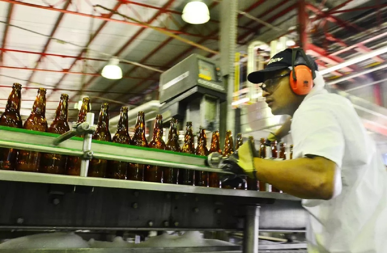 Ambev investe R$ 870 milhões para construir a maior fábrica de vidros sustentáveis do País