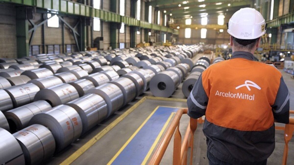 Mirando na expansão no segmento da siderurgia no estado de Minas Gerais, a ArcelorMittal anuncia agora mais uma rodada de investimentos e irá aplicar R$ 144 milhões na usina de Sabará para garantir mais infraestrutura na produção de aço na região