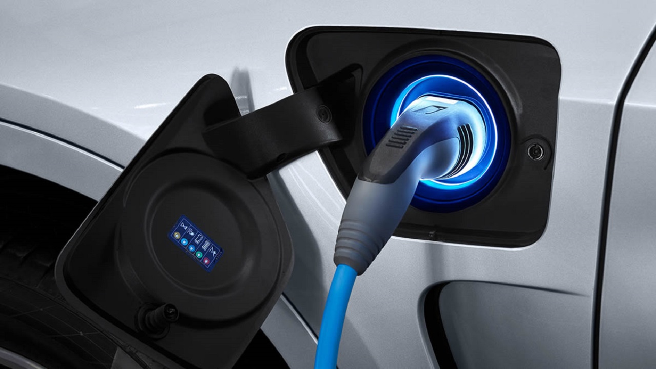 Carros elétricos ficam mais caros após GM, Tesla e FORD anunciam reajuste de preço