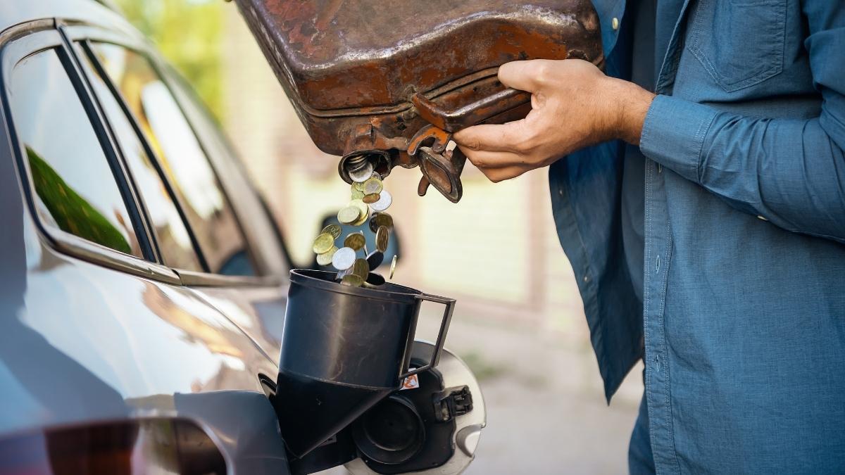 O presidente da Câmara dos Deputados, Arthur Lira, se reuniu com representantes do órgão para pedir papel mais ativo do Governo contra os altos preços dos combustíveis e sugere aplicação de MPs contra a Petrobras para isso acontecer.